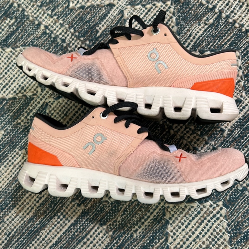 On cloud x 3 Womens running shoe 6.5